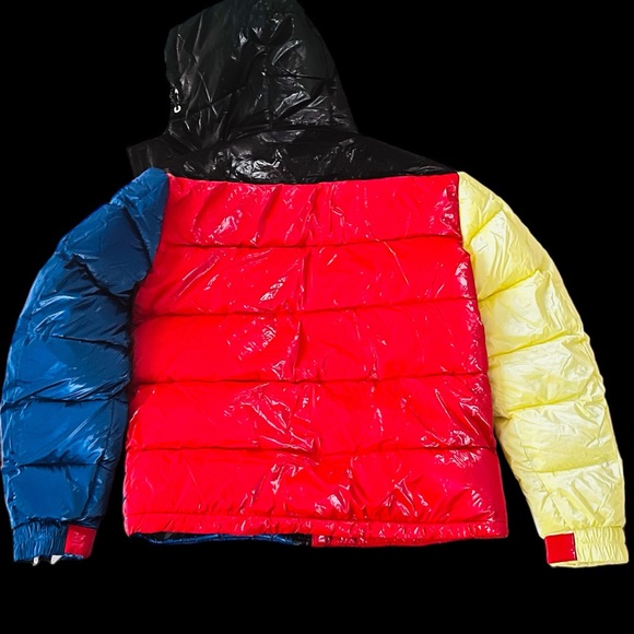 Premium outwear Jacket multicolor nice and warm for this winter also waterproof - Picture 1 of 4